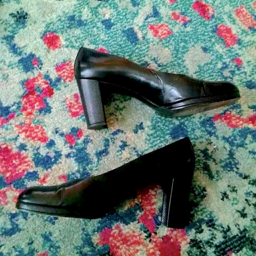 Stuart Weitzman Black Leather Block Heels - image 3